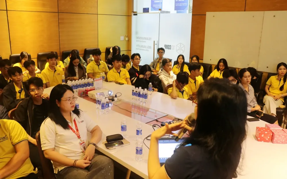 CTU-Aptech Students Visit S3Corp Presentation