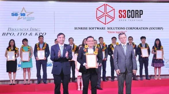 S3corp receives the Vietnam’s 50 + 10 Leading IT Companies Award
