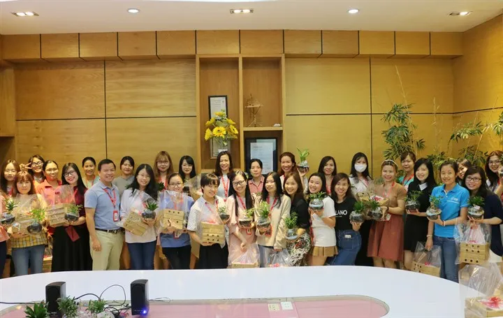 S3Corp . Women Day Give Gift